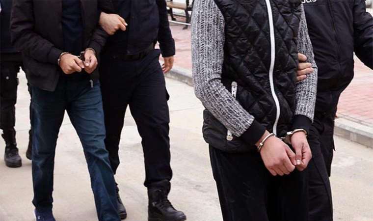 İçişleri Bakanı Ali Yerlikaya açıkladı: 'Vize İşlem Ücreti' adı altında para toplayan suç örgütüne operasyon