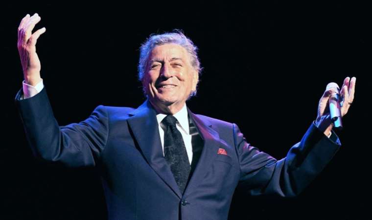 Efsanevi şarkıcı Tony Bennett yaşamını yitirdi