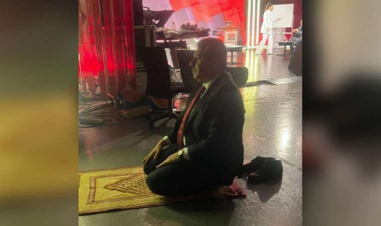 Namaz kıldığı fotoğrafı paylaşıldı...