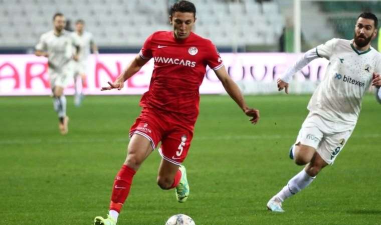 Emrecan Uzunhan kimdir, nereli, kaç yaşında? Emrecan Uzunhan hangi takımlarda futbol oynadı?