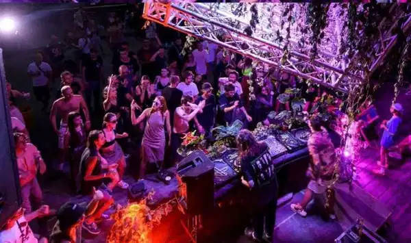 Pasaport yerine kimlikle seyahat ülkemizin itibarını bozuyor