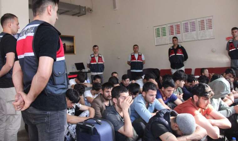 Kocaeli'de bin 419 kaçak göçmen ve 104 organizatör yakalandı