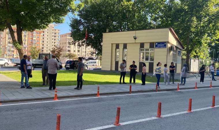 Adana'daki deprem Kayseri'de de hissedildi... Yurttaşlar sokağa döküldü!