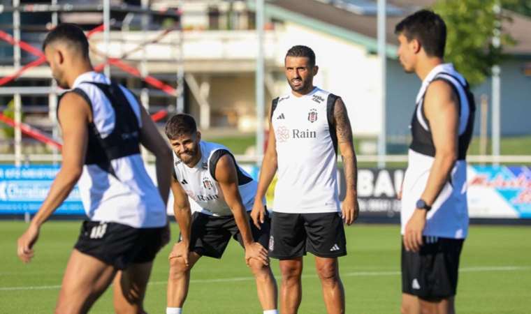 Beşiktaşlı futbolcu Umut Meraş trafik kazası geçirdi