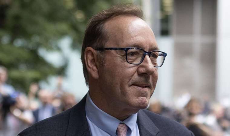 Ünlü aktör Kevin Spacey cinsel saldırı suçlarından beraat etti