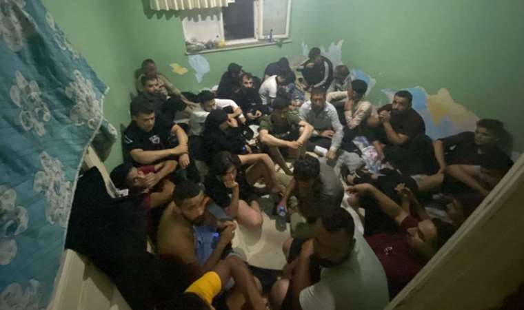 Eş zamanlı operasyonda 53 kaçak göçmen yakalandı