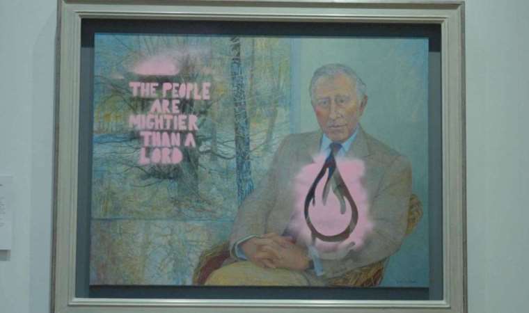 İklim aktivistleri, İngiltere Kralı III.Charles tablosuna sprey boya püskürttü