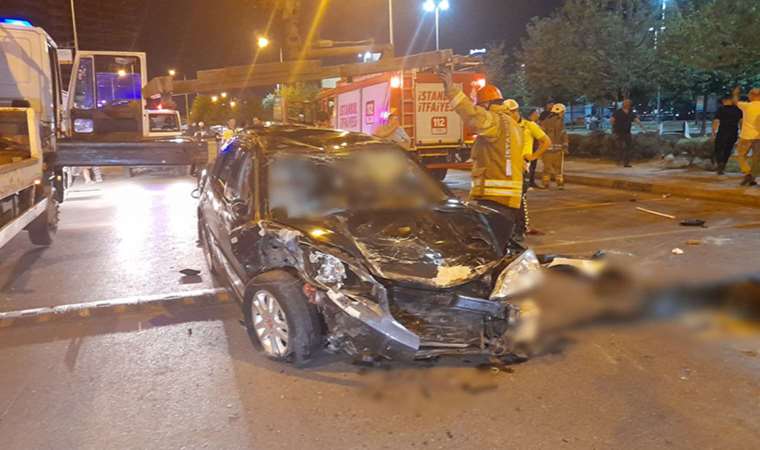 Bakırköy sahil yolunda, 3 araca çarpan otomobil takla attı: 4 yaralı