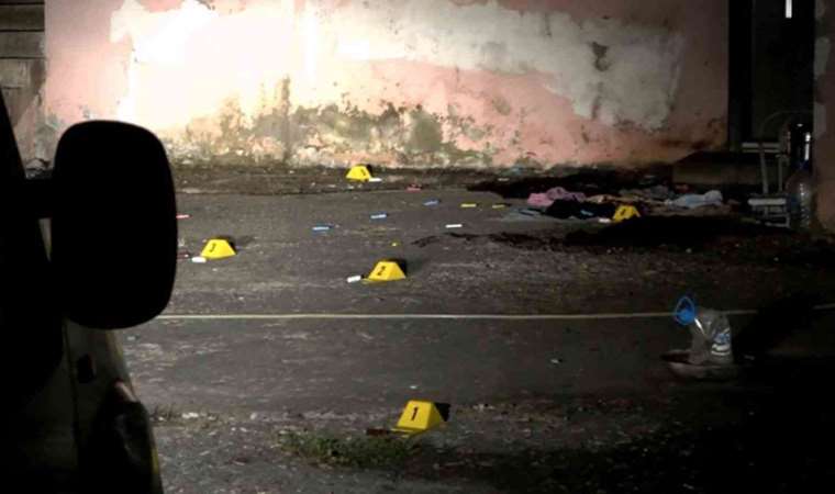 Evlat dehşeti: Babasını tüfekle öldürdü, babaannesini darbetti, evi ateşe verdi!