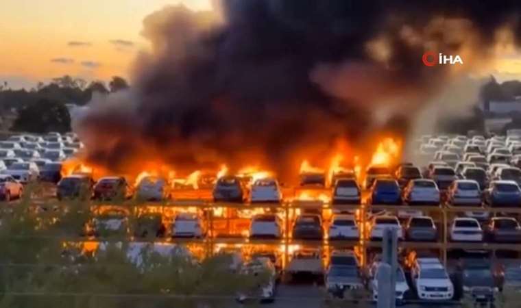 Fransa'daki protestolarda otopark yaktılar