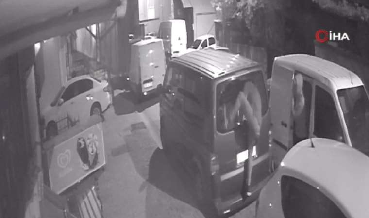 Film gibi hırsızlık: Araca yol verip hırsızlığa devam ettiler