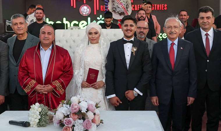 CHP Genel Başkanı Kılıçdaroğlu İstanbul'da nikah şahidi oldu