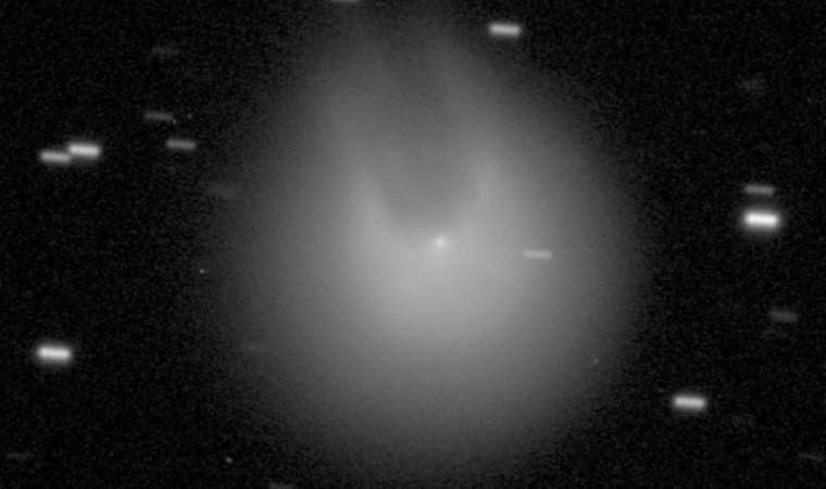 Ani patlamayla boynuzları çıkan kuyrukluyıldız Dünya'ya ilerliyor