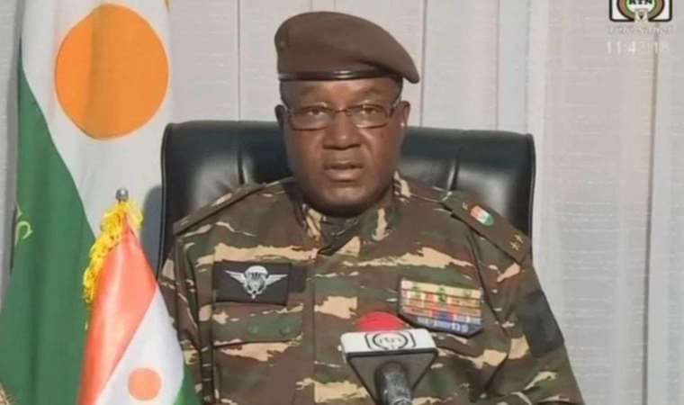 Nijer’deki askeri darbenin lideri AbdourahAmane Tchiani kimdir? Nijer Cumhurbaşkanı Bazoum nerede tutuluyor?