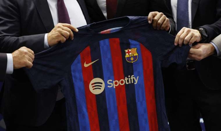Barcelona Inigo Martinez'i resmen açıkladı