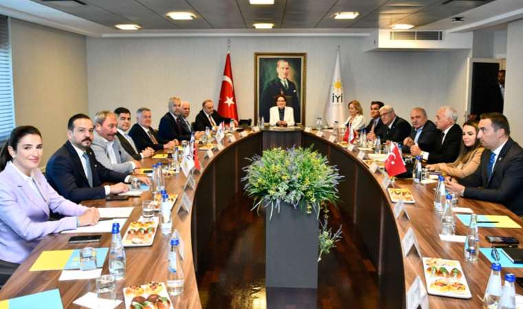 İYİ Parti lideri Meral Akşener, yeni Başkanlık Divanı üyeleriyle ilk toplantısını yaptı