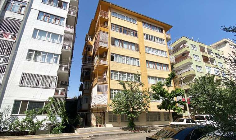 15 yaşındaki çocuk 5’inci kat penceresinden düştü: Ağır yaralandı!