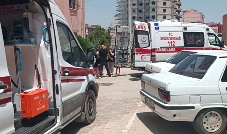 Kontrolden çıkan asansör zemin kata düştü: 5 yaralı