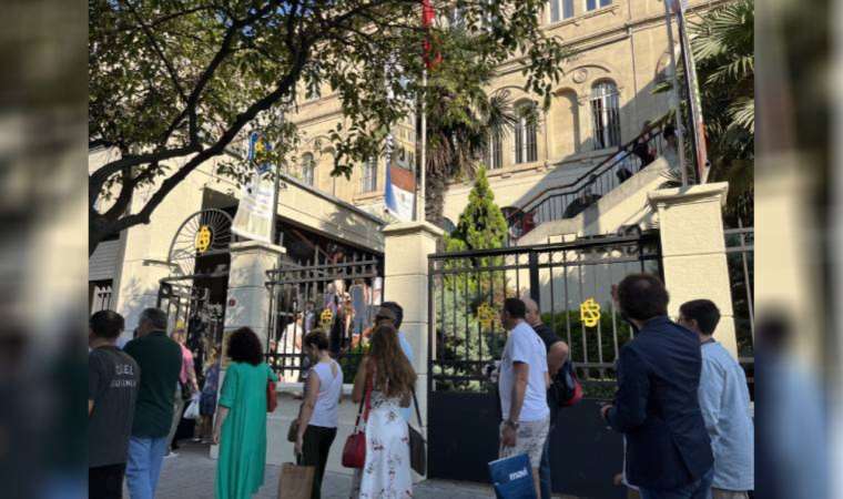 Özel liselerde kayıt kuyruğu: Beyin göçüne zorluyor