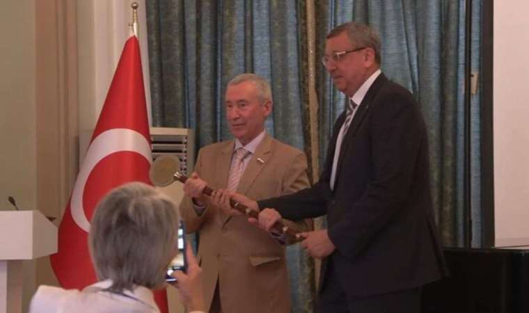 Rus senatör getirdi...