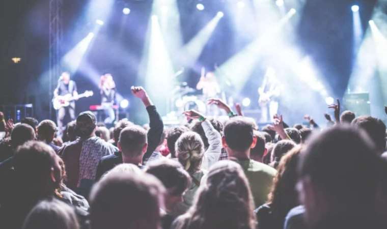 Gerici yasaklara kitlesel tepki: Mücadele çağrısı yapıldı!