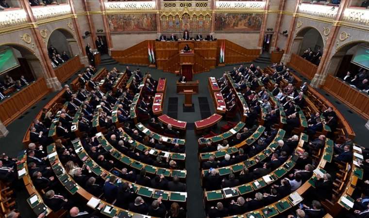 Macaristan'da İsveç’in NATO'ya katılımına ilişkin oylama ertelendi