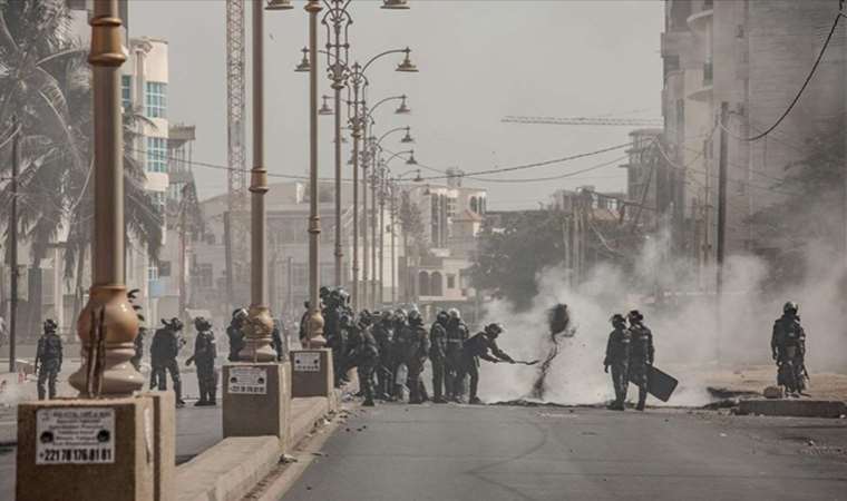 Senegal'de muhalif lider Sonko'nun tutuklanması sonrası çıkan olaylarda 2 kişi öldü