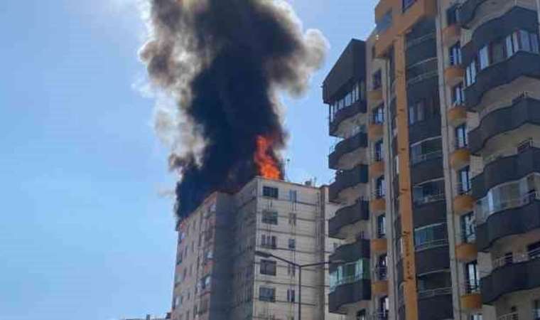 Kayseri’de korkutan yangın: 13 katlı binanın çatısını alevler sardı!