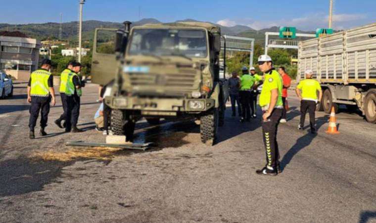 Askeri araç ve TIR çarpıştı! 10 asker yaralı