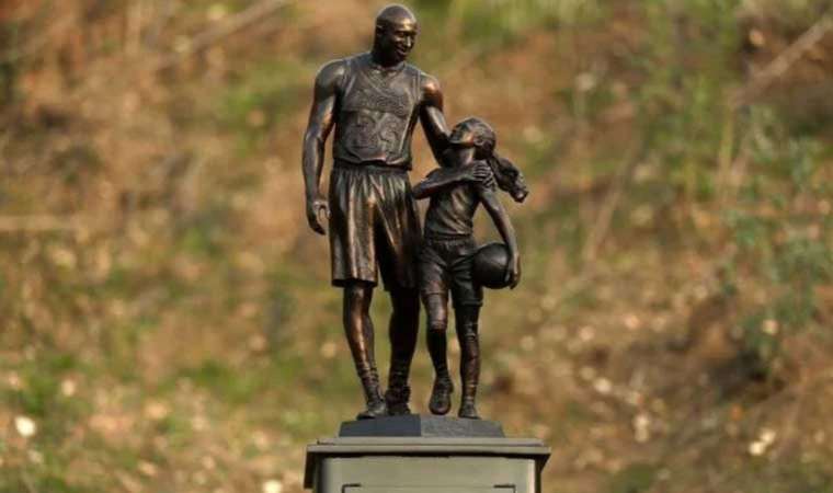 Lakers, Kobe ve Gigi'nin heykelini dikecek!