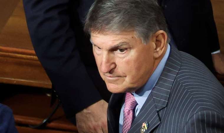 ABD'de Demokrat Senatör Manchin, partisinden ayrılmayı düşünüyor