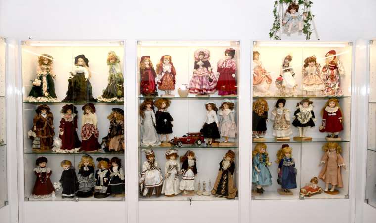 Kuşadası Porselen Bebek sergisine büyük ilgi