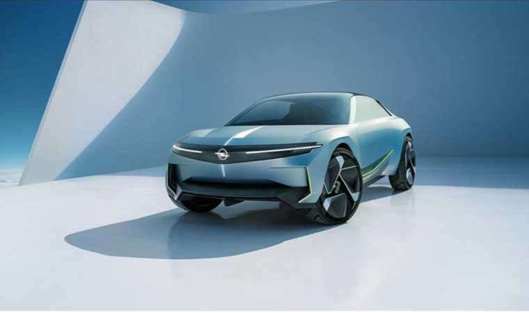 Opel konsept aracı Experimental'i sergilemeye hazırlanıyor