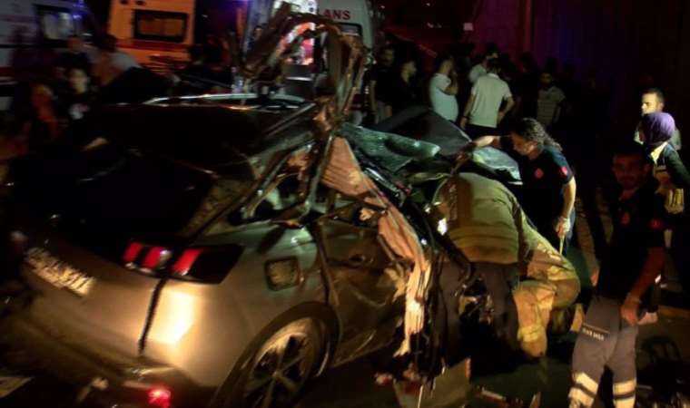 TEM Otoyolu'nda makas atan cip hafriyat kamyonuna çarptı: 2 yaralı