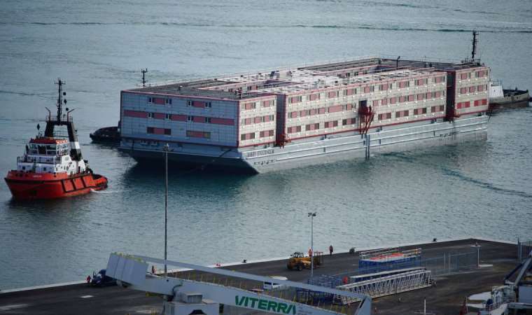 Sığınmacı gemisi bakteri nedeniyle boşaltıldı