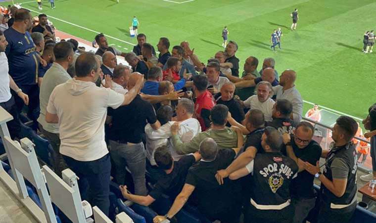 Protokol tribünü birbirine girdi!