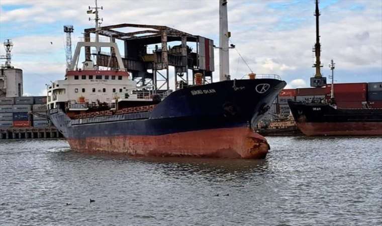 Rus savaş gemisi Karadeniz’de kuru yük gemisine uyarı ateşi açtı