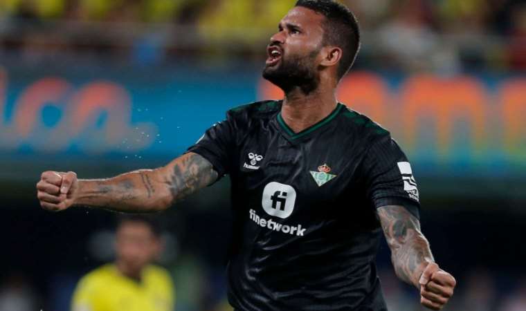 La Liga'da Real Betis, Villarreal'i son anda devirdi