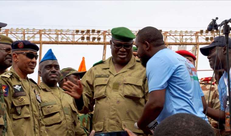 Nijer'de cunta, Cumhurbaşkanı Bazum'u 'vatana ihanetten' yargılayacak