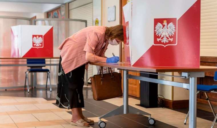 Polonya'da halka, AB'nin göç planı dahil 4 konu sorulacak