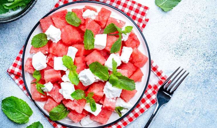 Uzmanlardan susuzluğa ve sindirime ‘karpuz’ önerisi