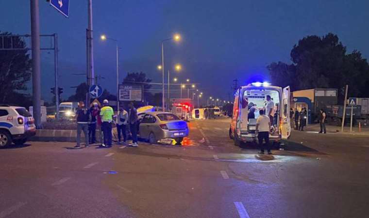 Ağrı'da otomobil ile yolcu minibüsü çarpıştı: 1 bebek öldü, 16 yaralı