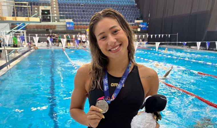 Aleyna Özkan, 23 Yaş Altı Avrupa Yüzme Şampiyonası'nda gümüş madalya kazandı