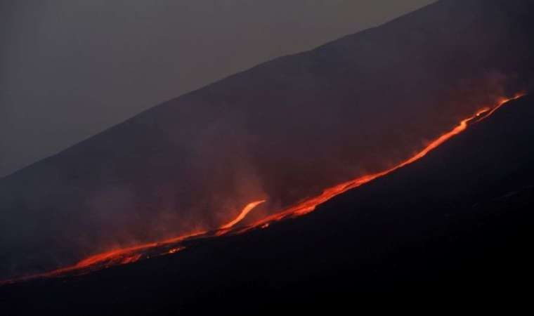 Etna eruption disrupts travel, forces evacuations