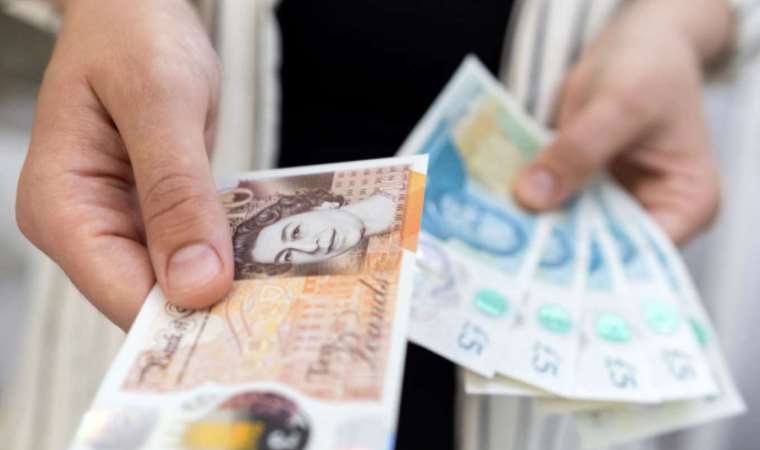 Pound rises as UK inflation data supports case for more rate hikes