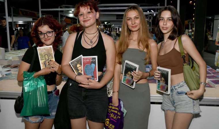 Kuşadası Kitap Fuarı 300 bin edebiyatseveri ağırladı