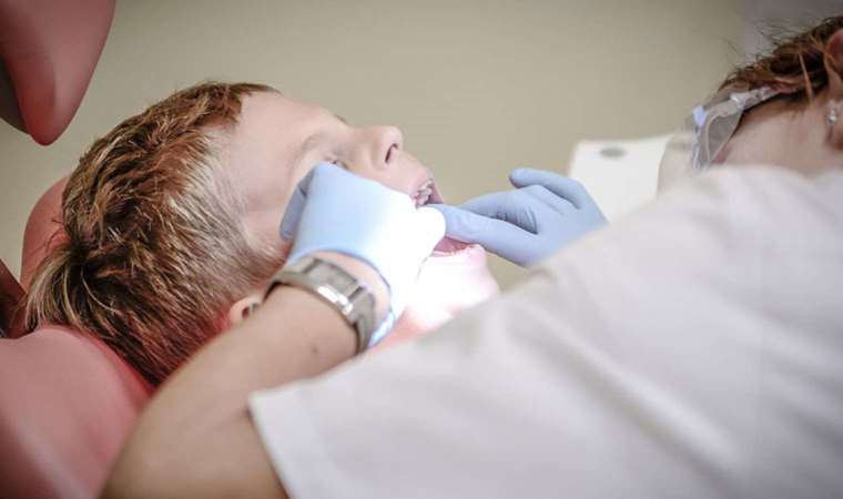 Ağız kokusu problemine son! Nedenleri ve etkili çözümleri