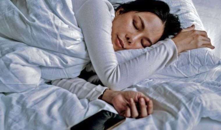 iPhone'ları şarjda yastığın altına koyanlar dikkat: Yaralanmalara yol açabilir