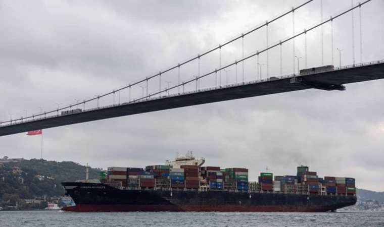 Container from the port of Odessa arrives at the Bosphorus