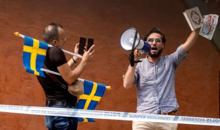 İsveç'te İran Büyükelçiliği önünde Kuran'a yönelik saldırı